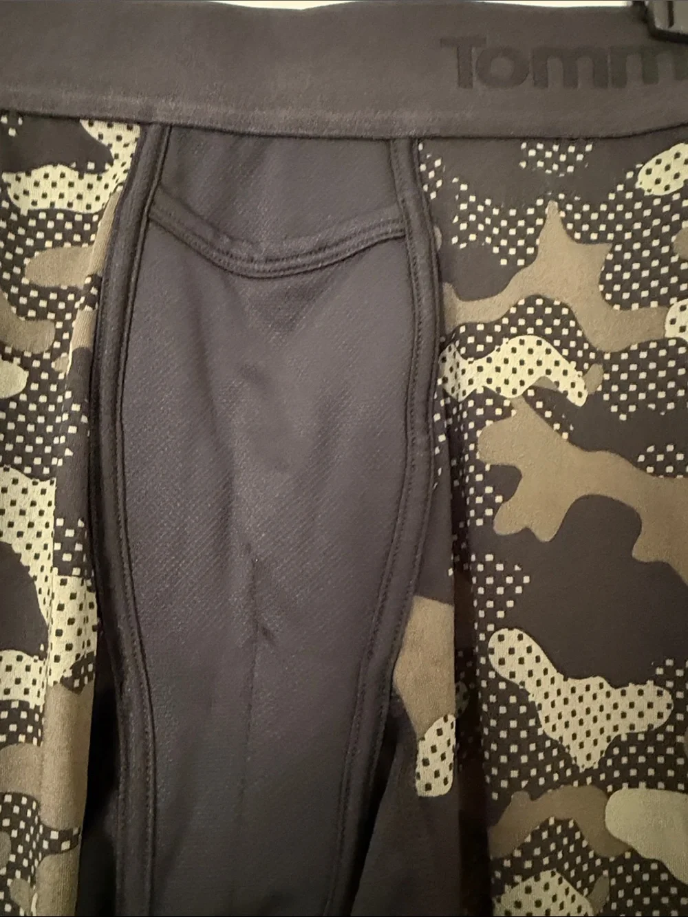Tommy John men’s Olive Camo Athletic Leggings